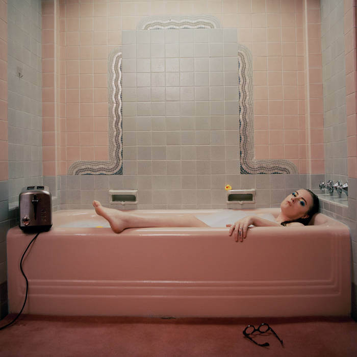 Cover Emma-Jean ThackrayWeirdo